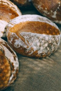 Pain de boulangerie transporté par Flow Delivery
